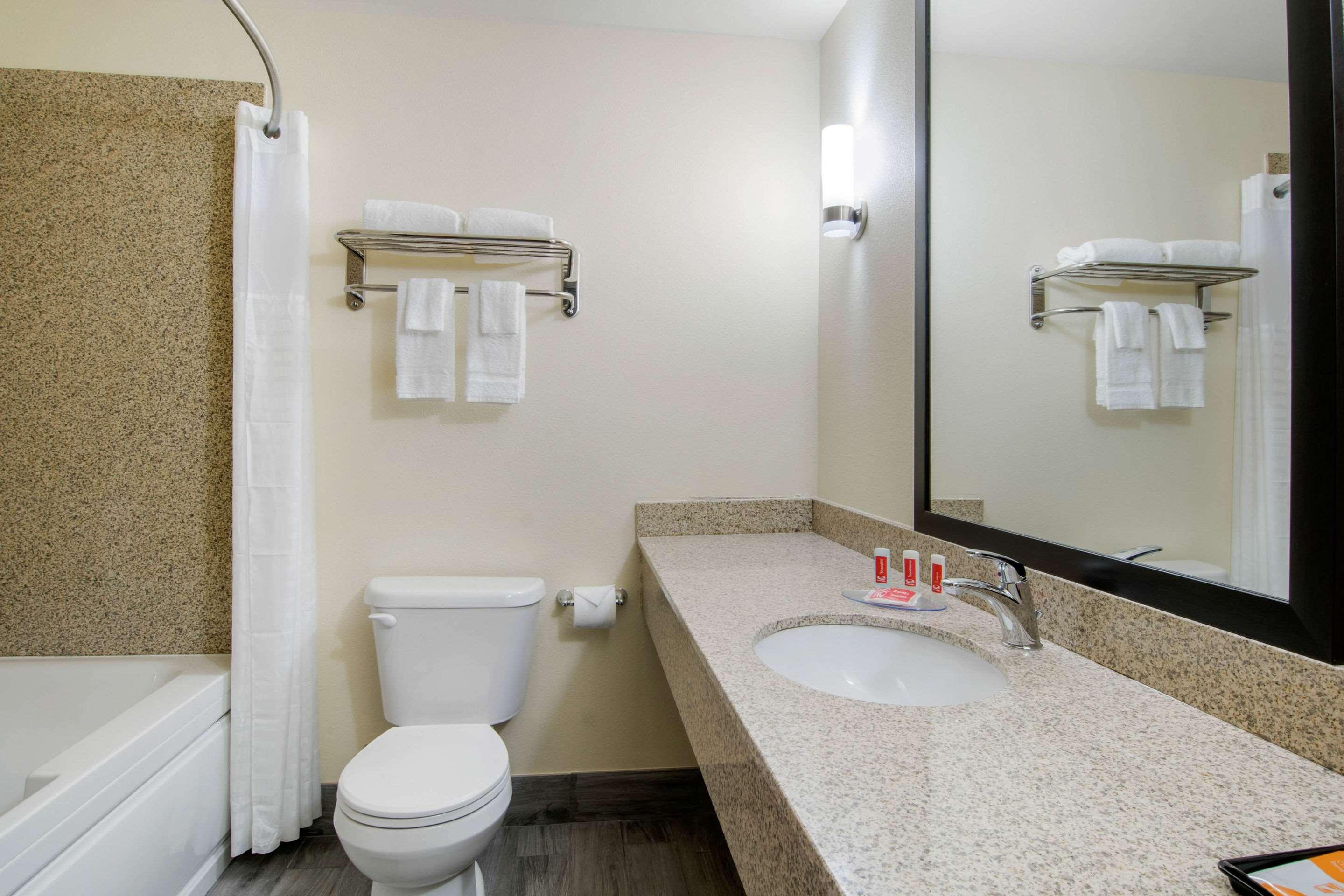 Econo Lodge Inn & Suites Springfield Ngoại thất bức ảnh